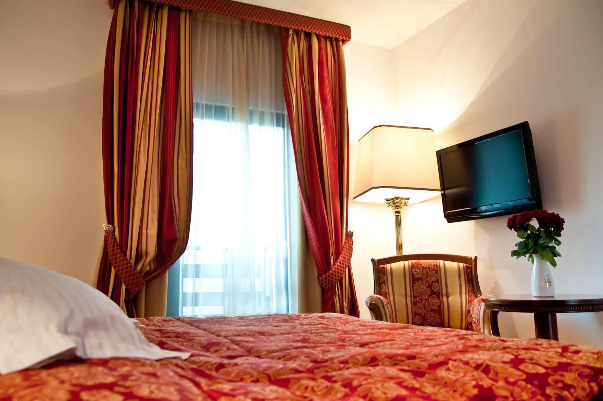 Hotel Beyfin Cluj Napoca Bagian luar foto